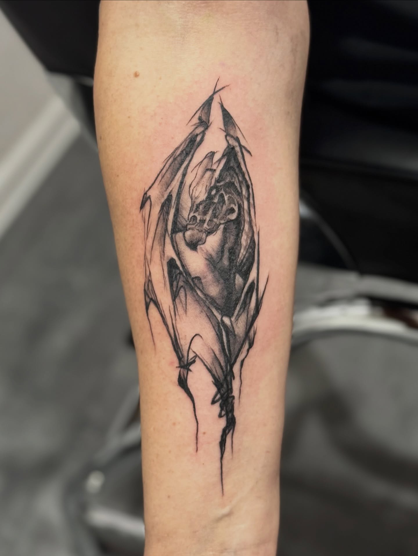 Tatuaż black and grey — Thestral