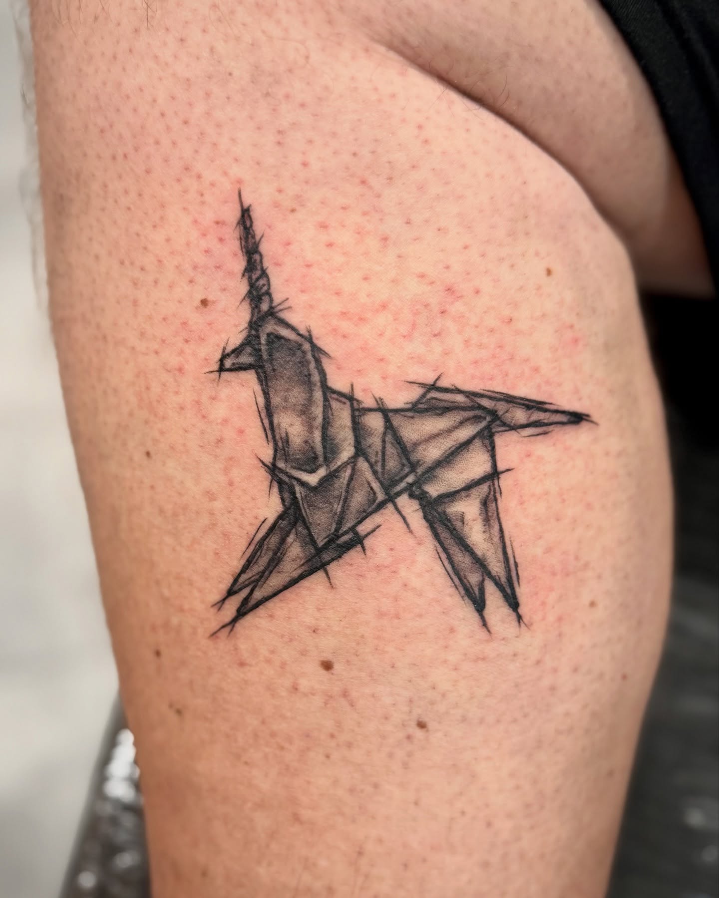 Tatuaż black and grey — Łowca Androidów, jednorożec