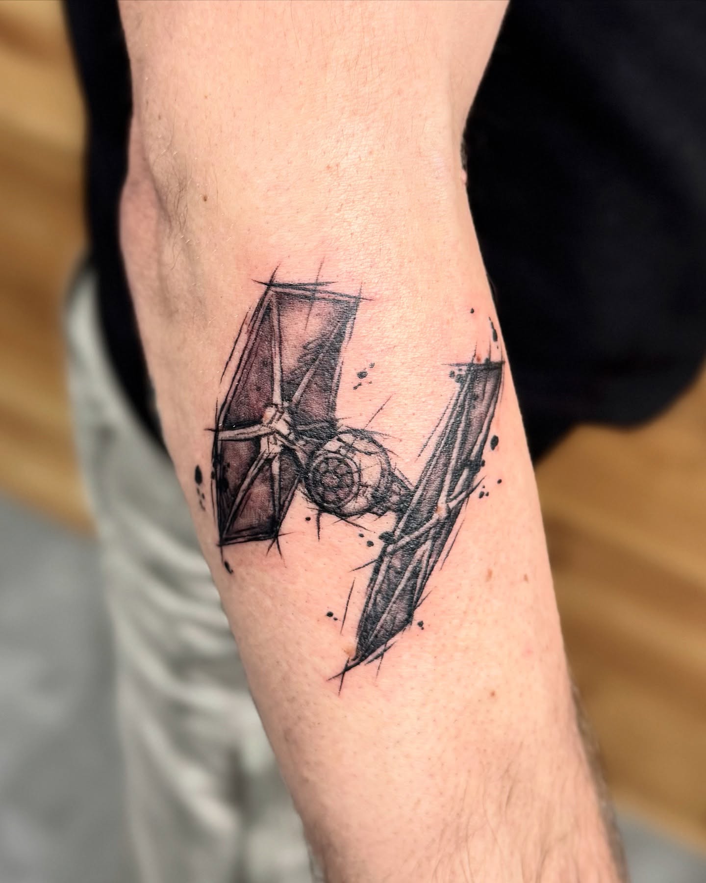 Tatuaż black and grey — Tie Fighter